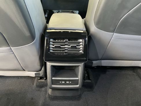 Certified 2023 Volkswagen ID.4 Pro S AWD/4WD image 31