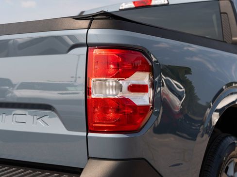 Used 2025 Ford Maverick XLT FWD image 14
