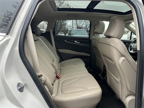 Certified 2022 Lincoln Nautilus Reserve image 38