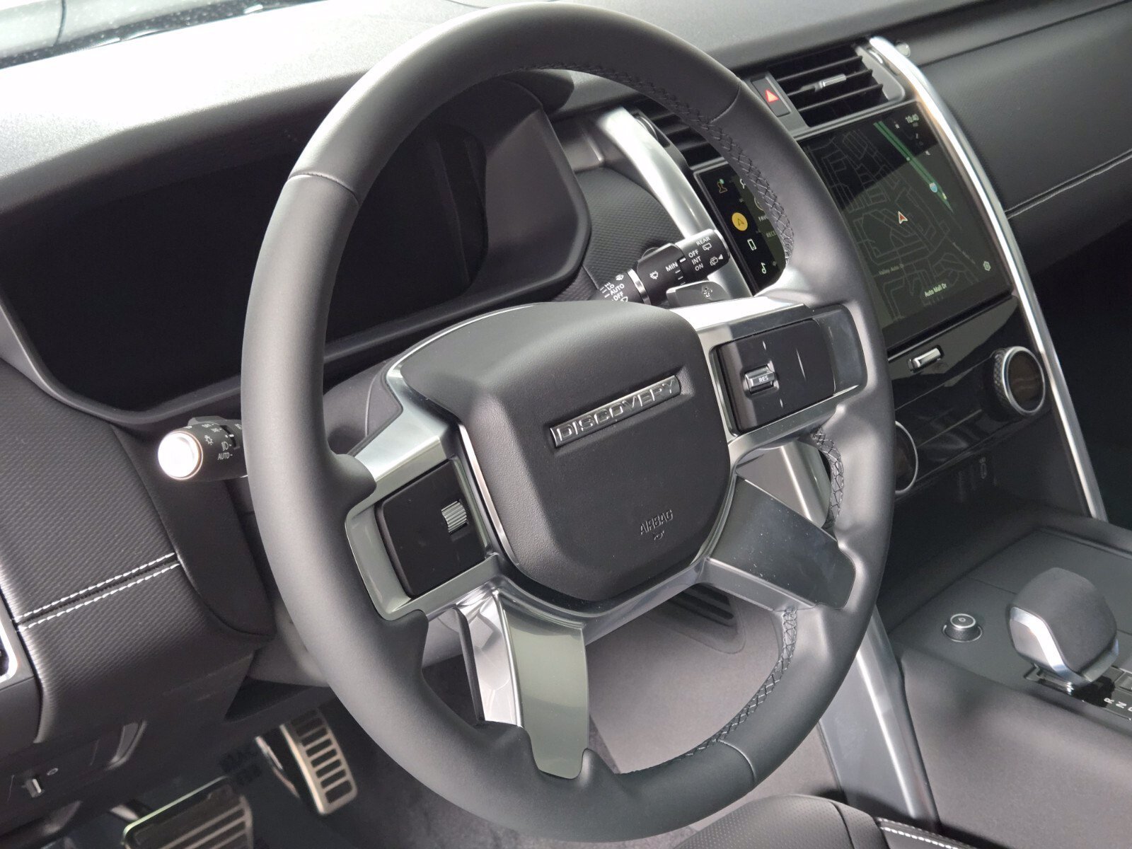 New 2026 Land Rover Discovery Dynamic SE AWD/4WD image 23