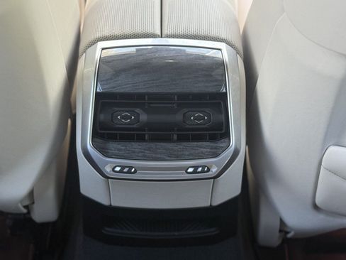 Certified 2023 BMW 760i xDrive w/ Executive Package AWD/4WD image 29