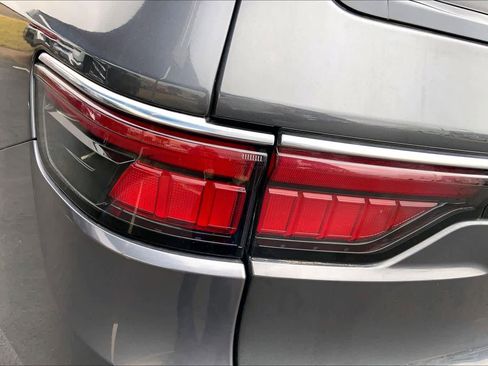 Used 2023 Jeep Wagoneer L 4WD image 28