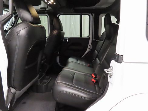 Used 2023 Jeep Wrangler Unlimited Sahara image 10