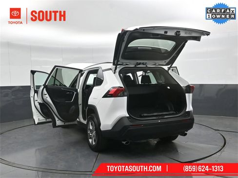 Used 2025 Toyota RAV4 XLE image 57