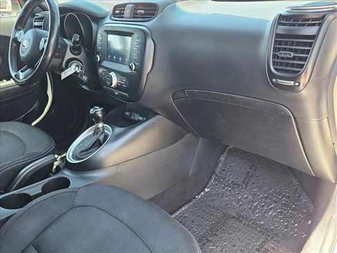 Used 2018 Kia Soul + FWD image 21