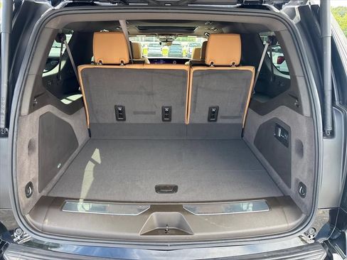 Used 2025 Cadillac Escalade ESV Premium Luxury w/ LPO, Floor Liner Package AWD/4WD image 7