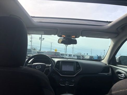 Used 2015 Jeep Cherokee Latitude w/ Comfort/Convenience Group image 19