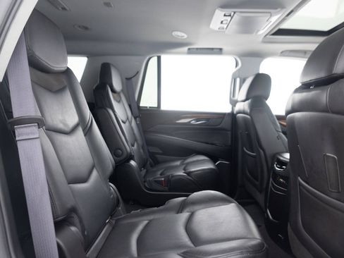 Used 2016 Cadillac Escalade Luxury AWD/4WD image 29