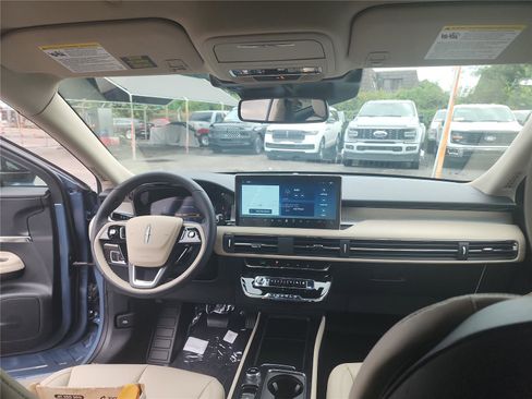 New 2026 Lincoln Corsair Premiere image 22