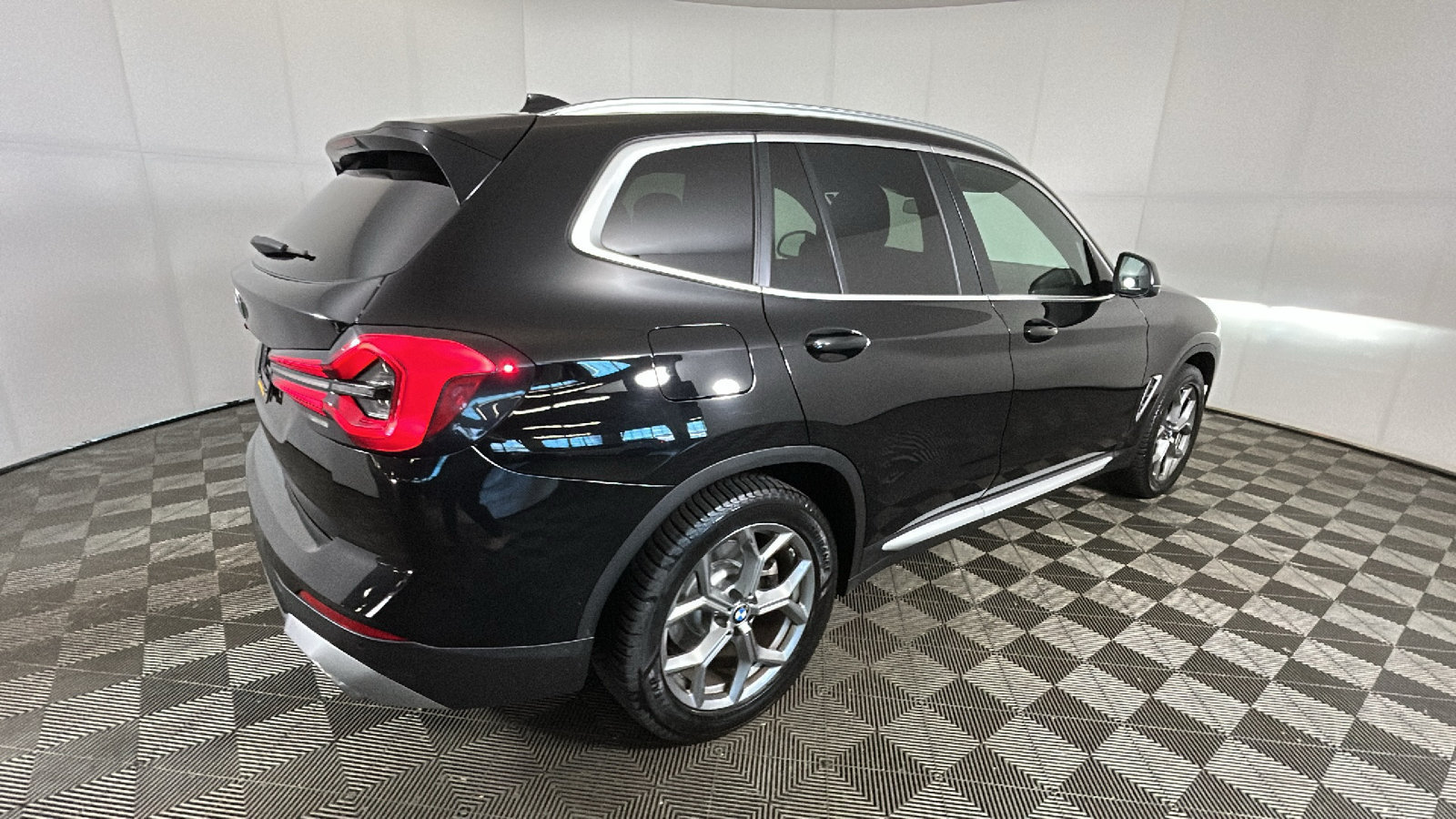 Used 2024 BMW X3 xDrive30i AWD/4WD image 3