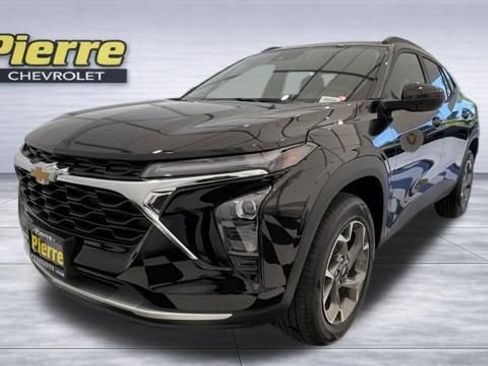 New 2026 Chevrolet Trax LT FWD image 1