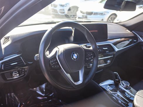 Certified 2023 BMW 530e w/ Convenience Package image 17