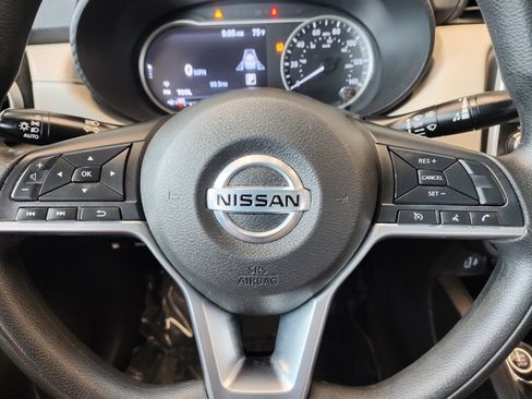 Used 2021 Nissan Versa SV FWD image 18