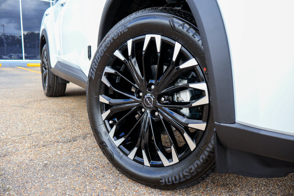 New 2026 Nissan Rogue Dark Armor FWD image 18