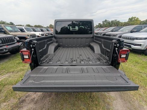 New 2025 Jeep Gladiator Rubicon image 11
