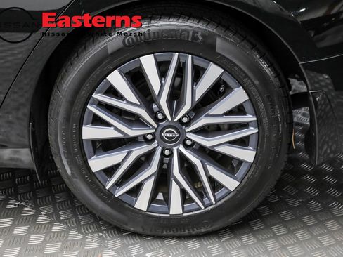 Used 2023 Nissan Altima 2.5 SV w/ SV Premium Package image 11