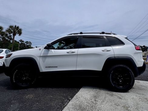 Used 2019 Jeep Cherokee Trailhawk w/ Comfort/Convenience Group AWD/4WD image 6