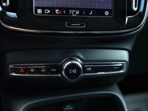 Used 2025 Volvo XC40 B5 Core image 24
