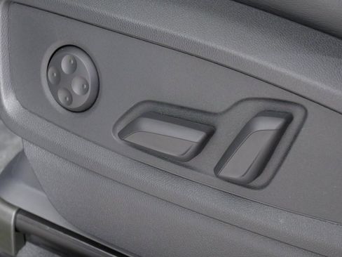 Used 2024 Audi Q5 e Premium Plus w/ Premium Plus Package image 50