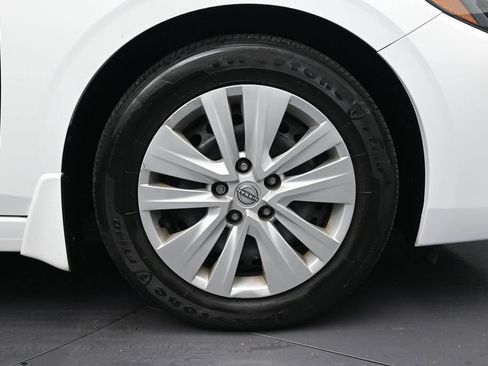 Used 2024 Nissan Sentra S FWD image 9