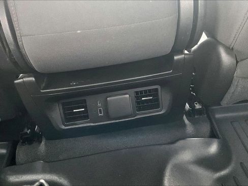 Used 2022 Chevrolet Silverado 1500 LT w/ Z71 Off-Road Package image 12