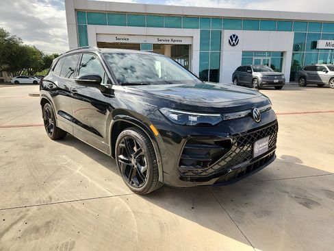 New 2026 Volkswagen Tiguan SE R-Line FWD image 1