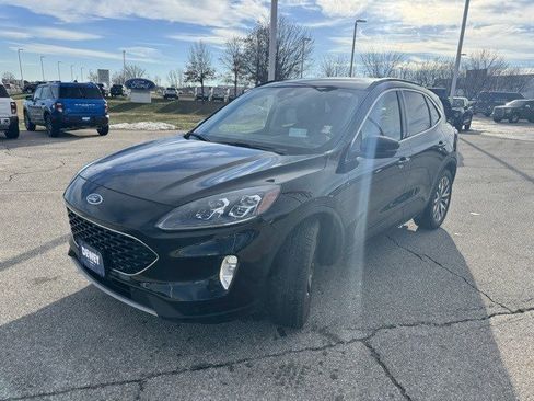 Used 2020 Ford Escape Titanium image 3