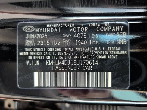 Used 2025 Hyundai Elantra SEL FWD image 35