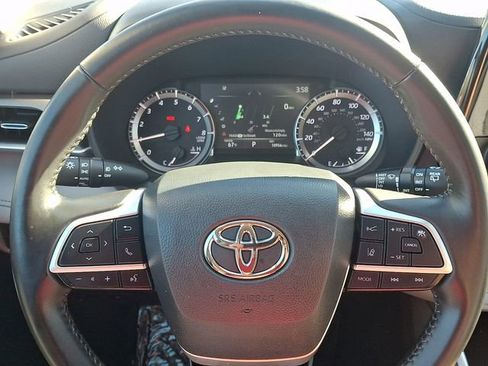 Used 2023 Toyota Highlander LE image 22