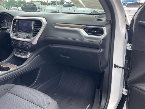 Used 2023 GMC Acadia SLE w/ Driver Convenience Package FWD image 17