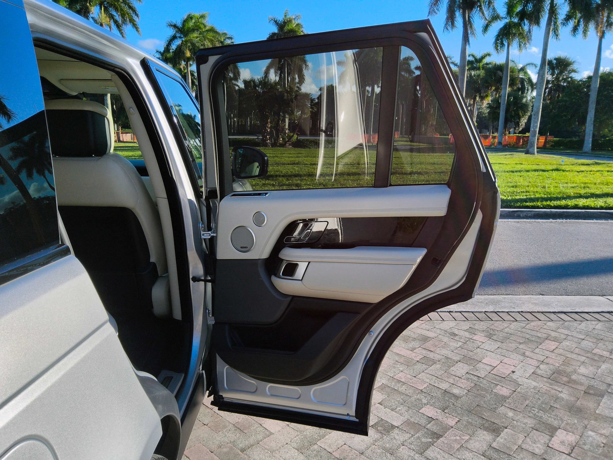 Used 2019 Land Rover Range Rover Supercharged AWD/4WD image 34