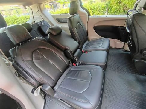 Used 2020 Chrysler Pacifica Touring-L Plus w/ Tire & Wheel Group image 57
