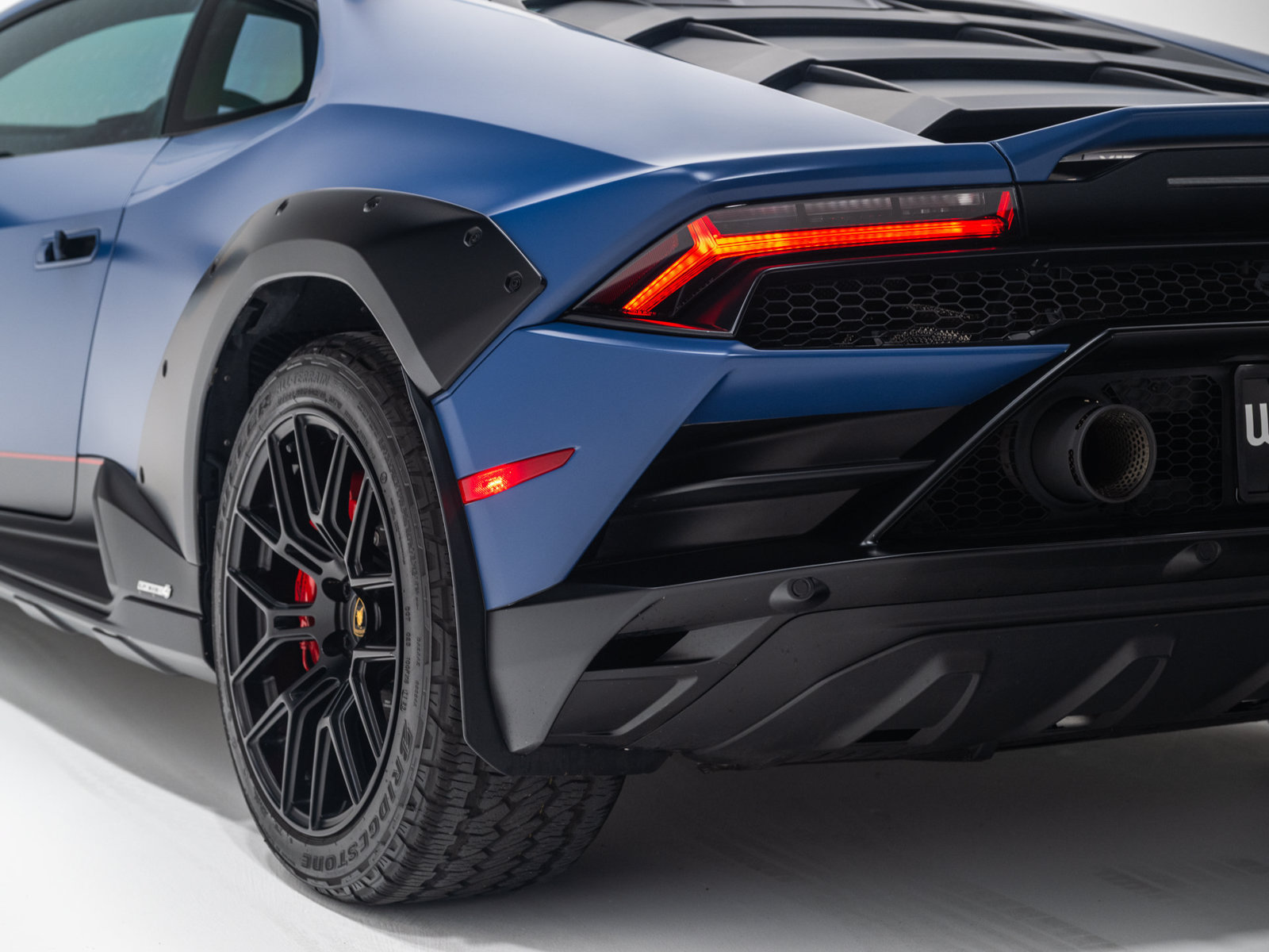 Used 2023 Lamborghini Huracan Sterrato AWD/4WD image 25
