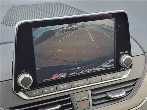 Used 2025 Nissan Altima 2.5 SV FWD image 12