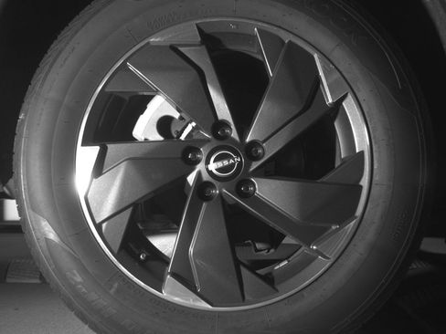 Used 2025 Nissan Rogue SV image 15