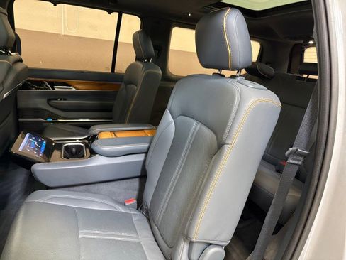 Used 2022 Jeep Grand Wagoneer Series II w/ Premium Group II image 44