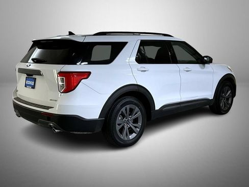 Used 2021 Ford Explorer XLT w/ Equipment Group 202A AWD/4WD image 5