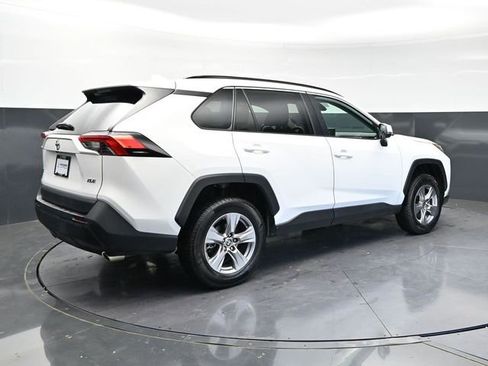 Used 2022 Toyota RAV4 XLE w/ Convenience Package image 5
