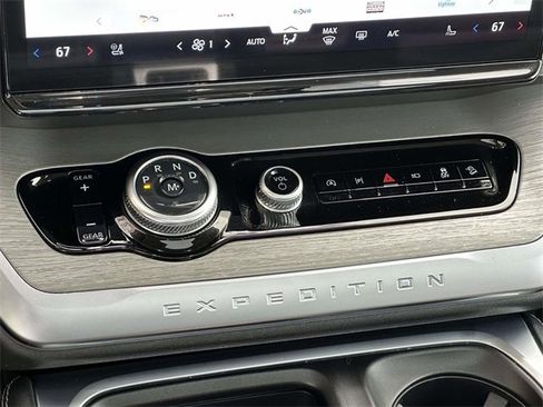 Used 2025 Ford Expedition Max Platinum image 13