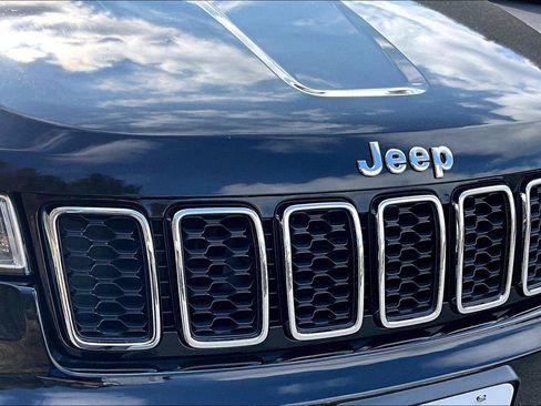 Used 2019 Jeep Grand Cherokee Laredo w/ Security & Convenience Group AWD/4WD image 50