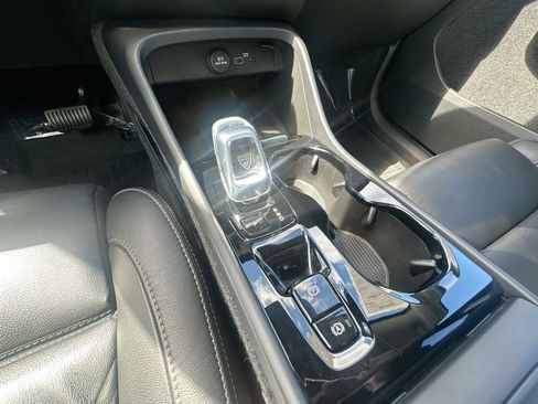 Used 2023 Volvo XC40 B4 Plus w/ Driver Assist Package image 22