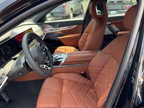 Used 2025 BMW 750e xDrive image 14