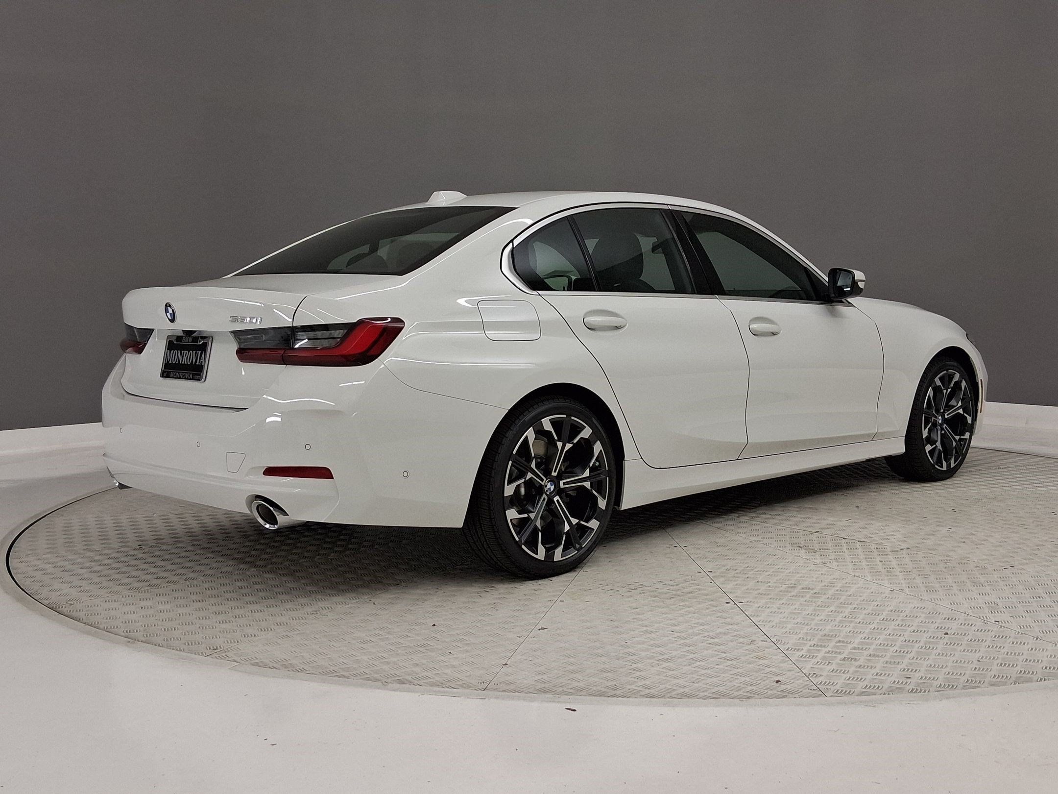 New 2026 BMW 330i Sedan w/ Convenience Package RWD image 7