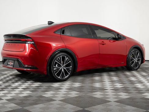 Used 2025 Toyota Prius XLE image 8