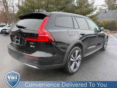Certified 2025 Volvo V60 B5 Cross Country Plus image 8