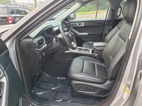 Certified 2023 Ford Explorer XLT w/ Equipment Group 202A AWD/4WD image 27