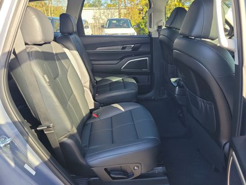 Certified 2023 Kia Telluride EX w/ EX Captain's Chair Package image 12