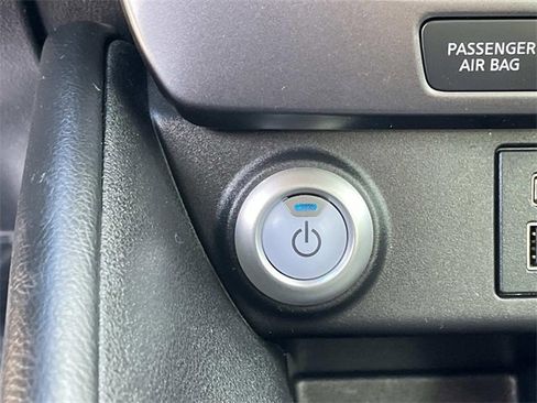 Used 2022 Nissan Leaf S image 17