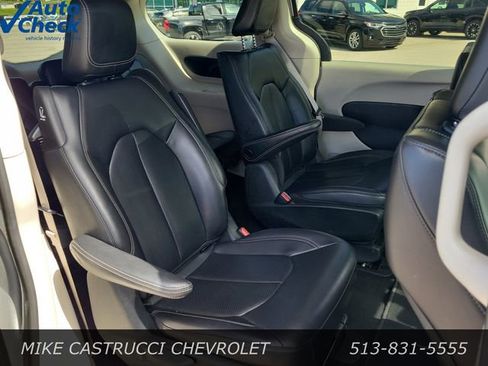 Used 2023 Chrysler Pacifica Touring-L FWD image 31