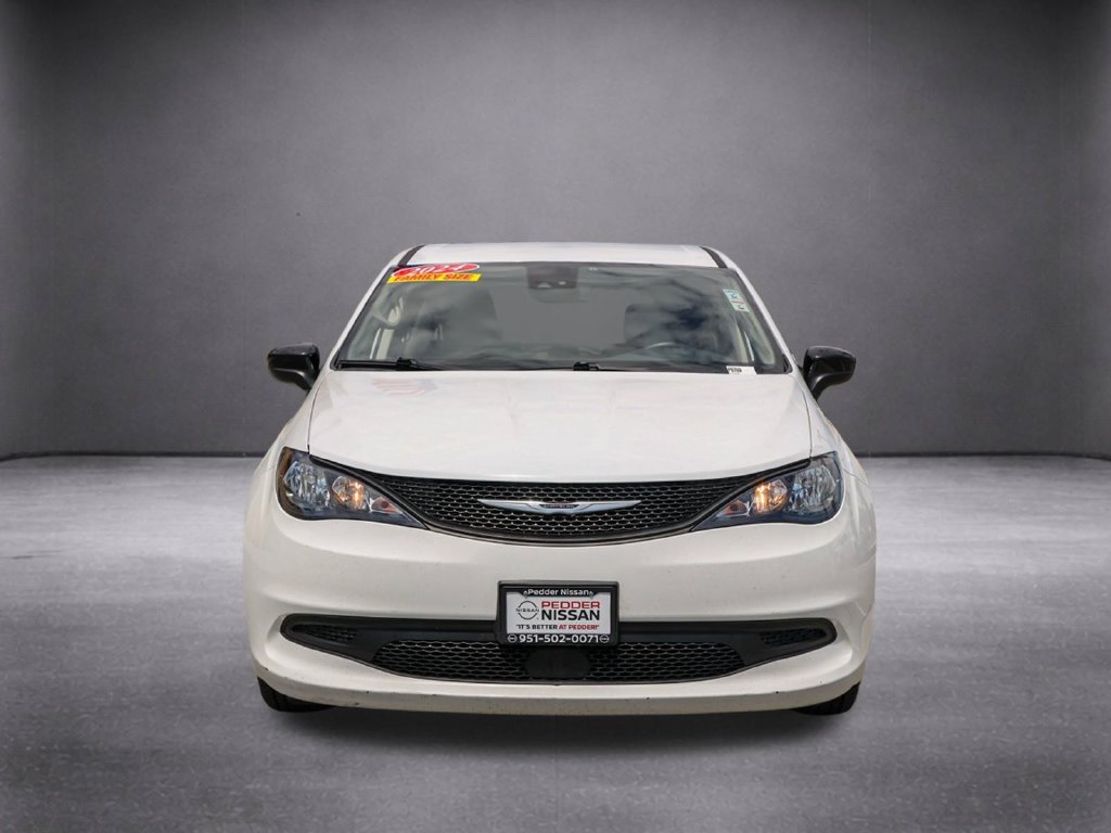 Used 2024 Chrysler Voyager LX FWD image 10